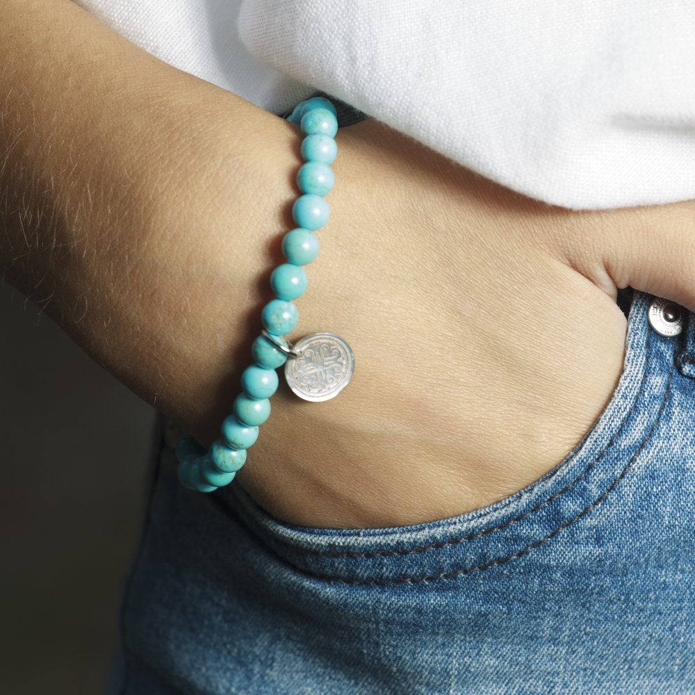 howlite azzurra bracciale indossato