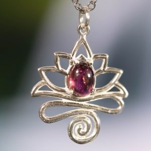 Ciondolo Fiore di loto con tormalina